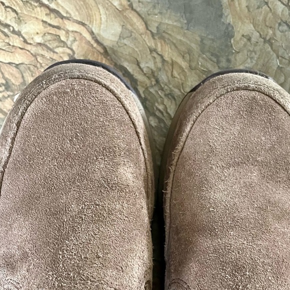 L.L.Bean• Kid’s Size 1•Tan Suede Uppers•Easy Slip-On Styling•Traction Grip Sole - Picture 4 of 9